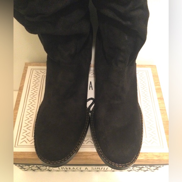 Womenswear Black Slouch Booties - Picture 2 of 7